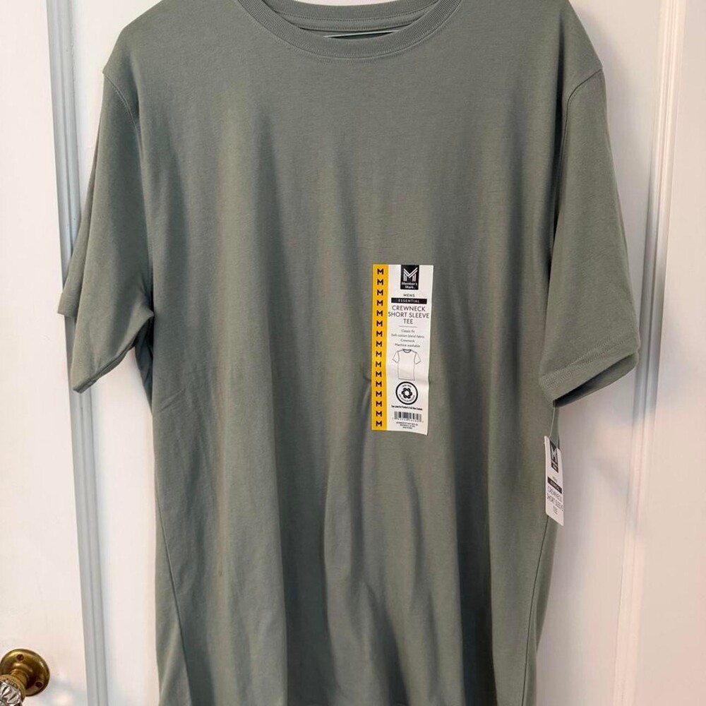 Men's Moss green t-shirt #menswear #olive